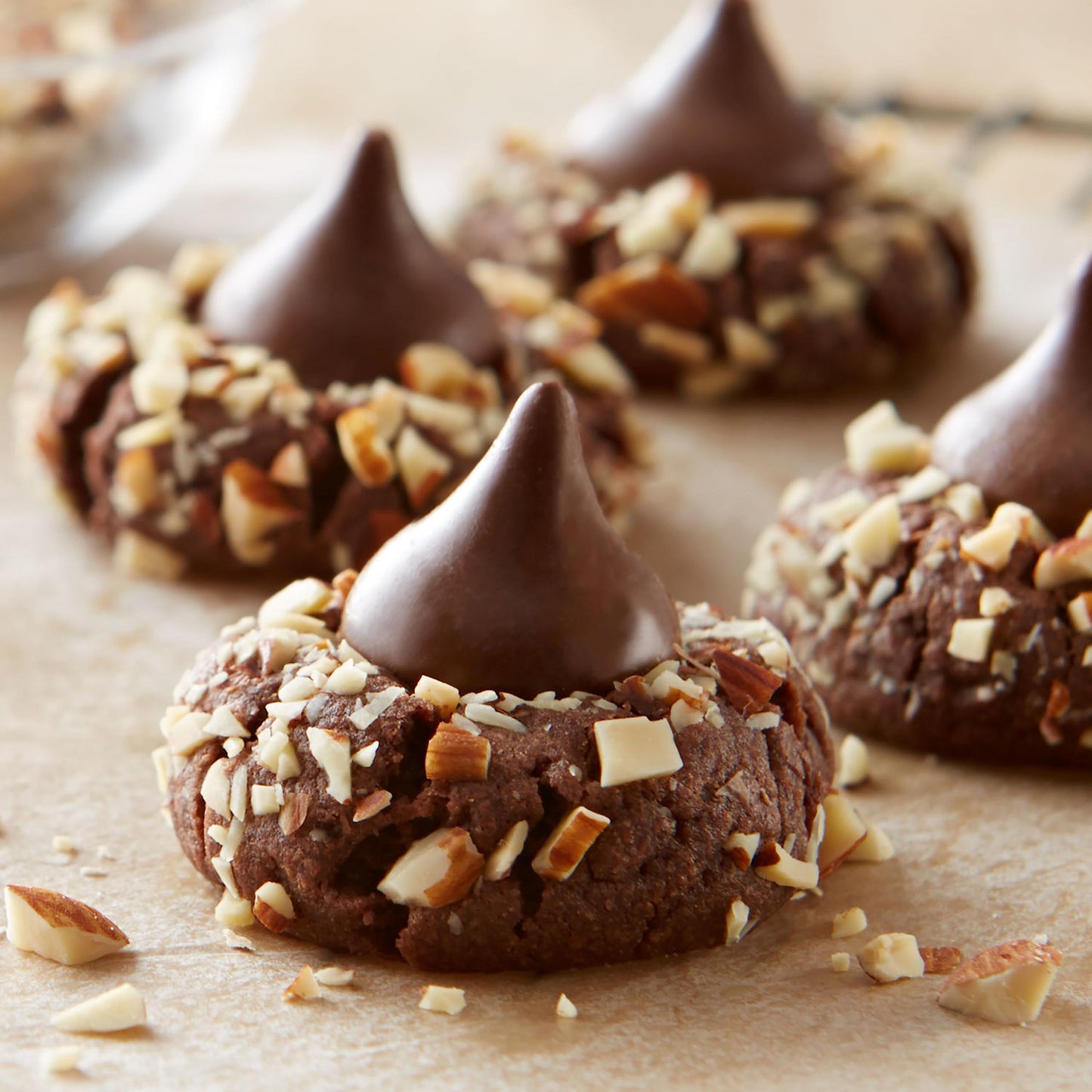 HERSHEY'S KISSES Milk Chocolate with Almonds Candy Family Pack, 16 oz